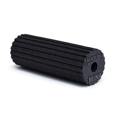 BLACKROLL MINI Flow – masážna penová valčeková pomôcka pre regeneráciu a uvoľnenie svalov